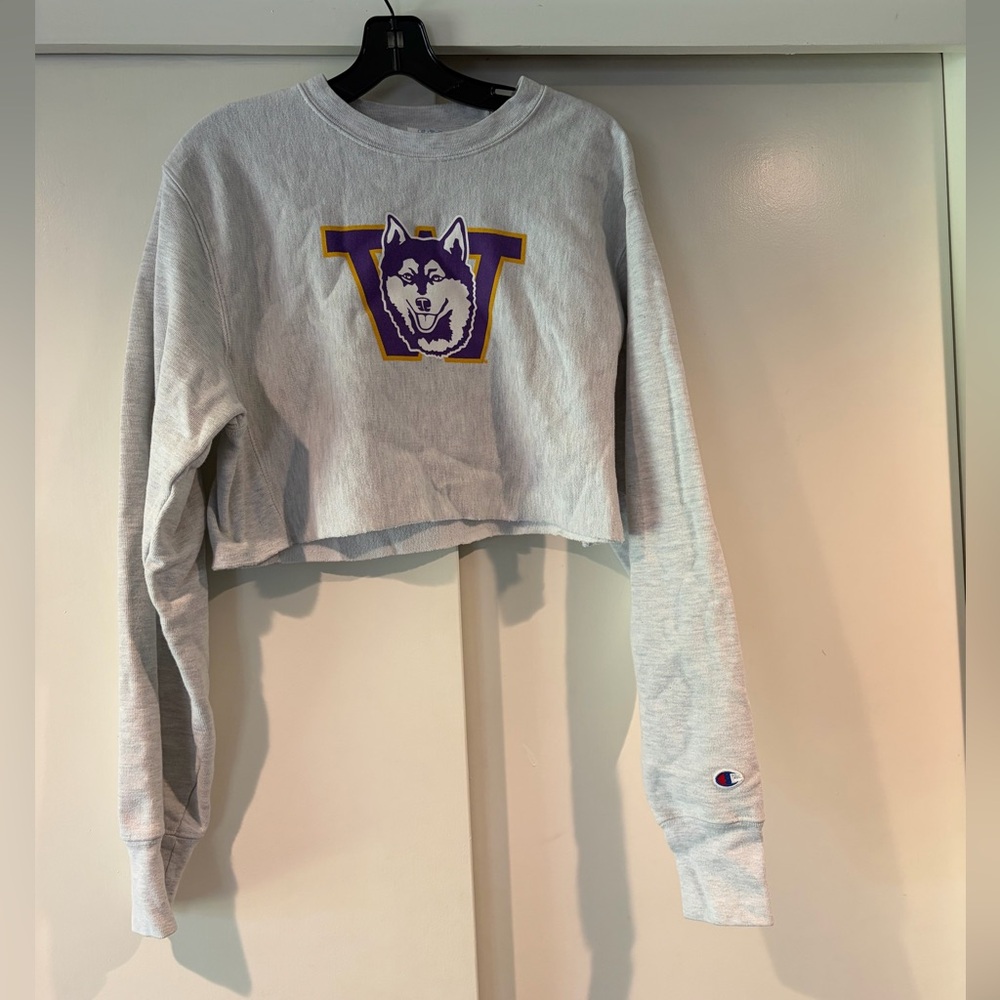 University of Washington Cropped Sweatshirt with Purple & Gold Husky Emblem